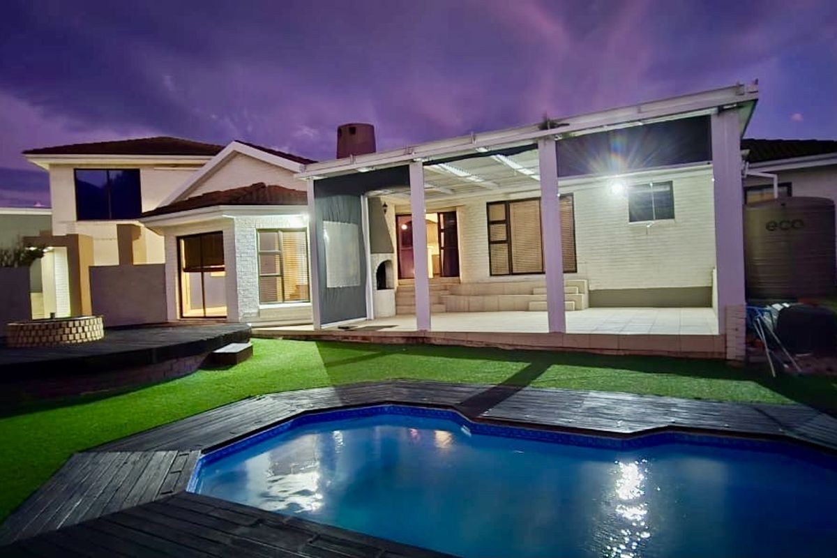 Entertainment and work from home for large family. - Photo 2