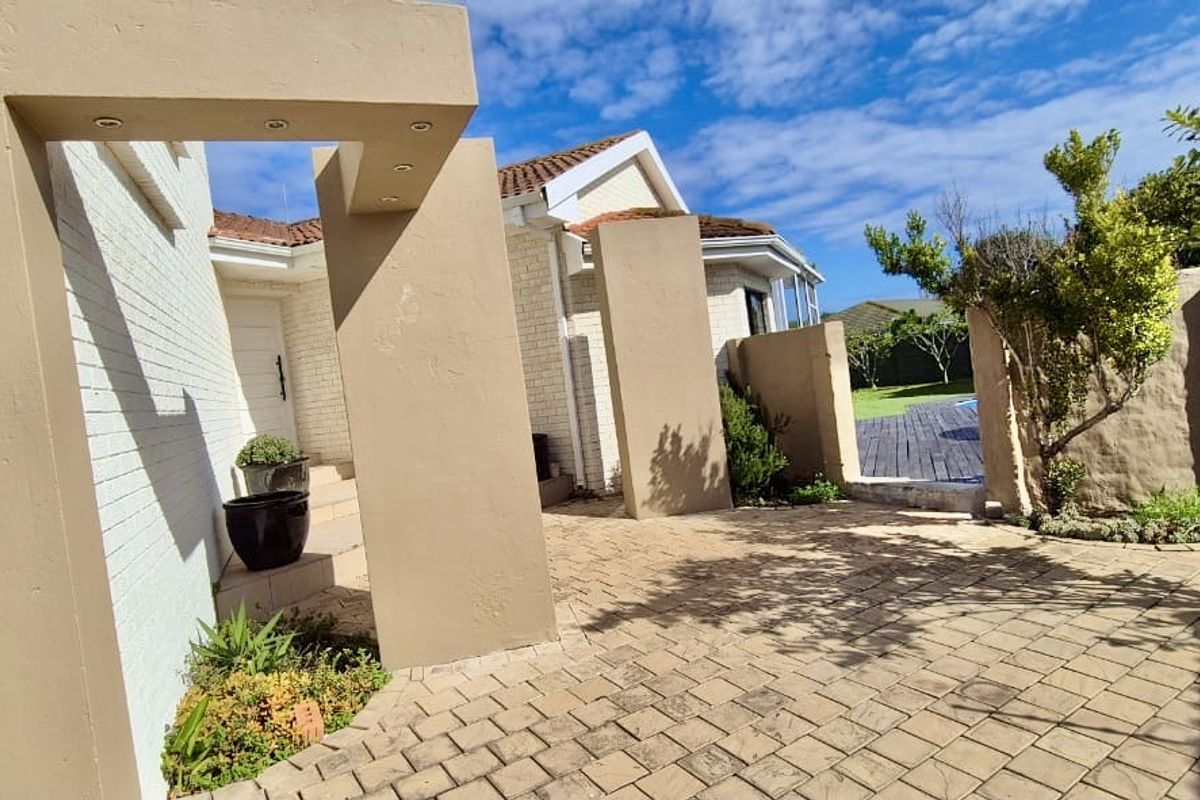 Entertainment and work from home for large family. - Photo 4