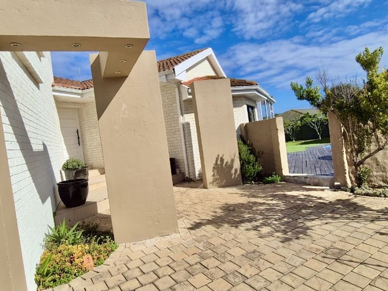 Entertainment and work from home for large family. - Photo 4