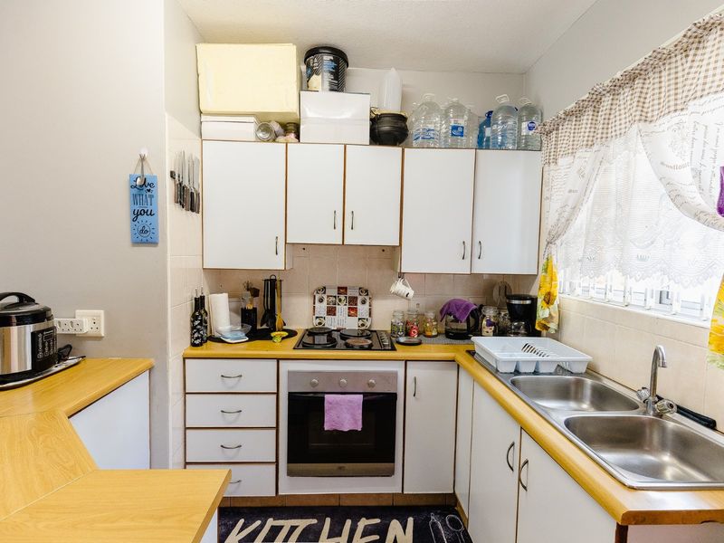 Ground Floor Unit in Queens Gardens - Photo 3