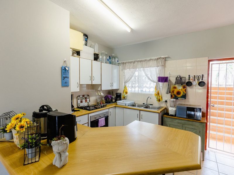 Ground Floor Unit in Queens Gardens - Photo 5