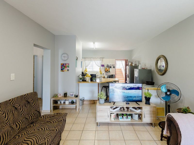 Ground Floor Unit in Queens Gardens - Photo 8