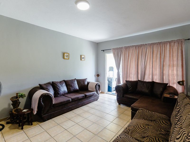 Ground Floor Unit in Queens Gardens - Photo 7