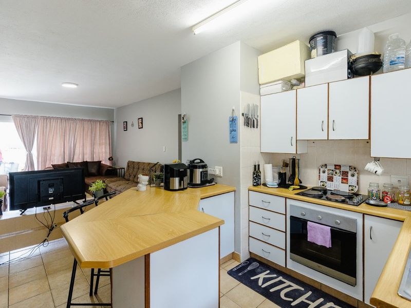 Ground Floor Unit in Queens Gardens - Photo 6