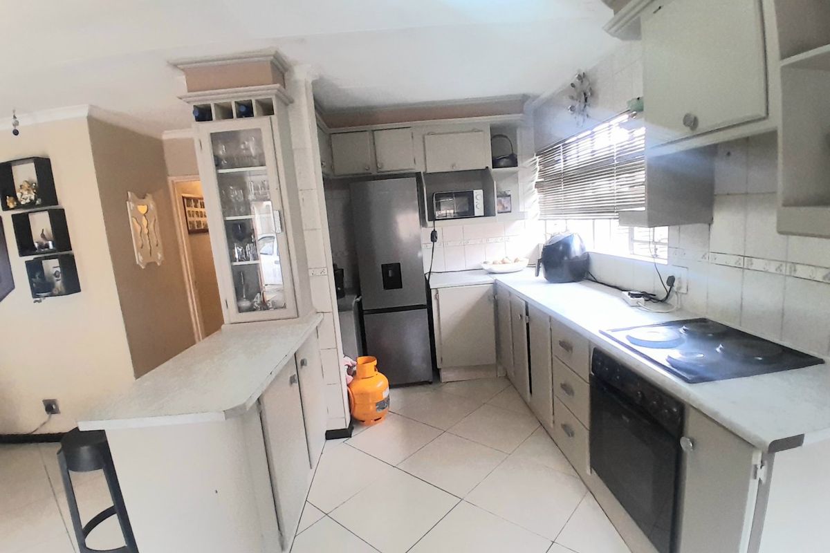 3 bedrooms 2 bathrooms house  for sale in Noordwyk - Photo 5