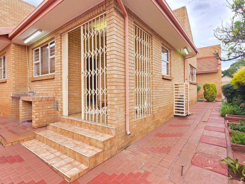 Spacious Facebrick Family Home with Exceptional Comfort - Photo 3