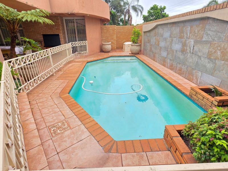 Spacious Facebrick Family Home with Exceptional Comfort - Photo 10