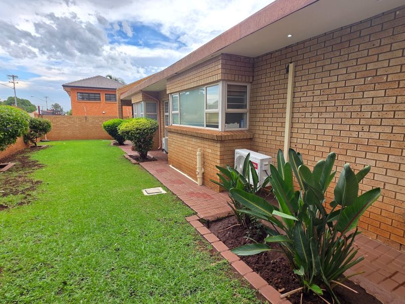 Spacious Facebrick Family Home with Exceptional Comfort - Photo 6