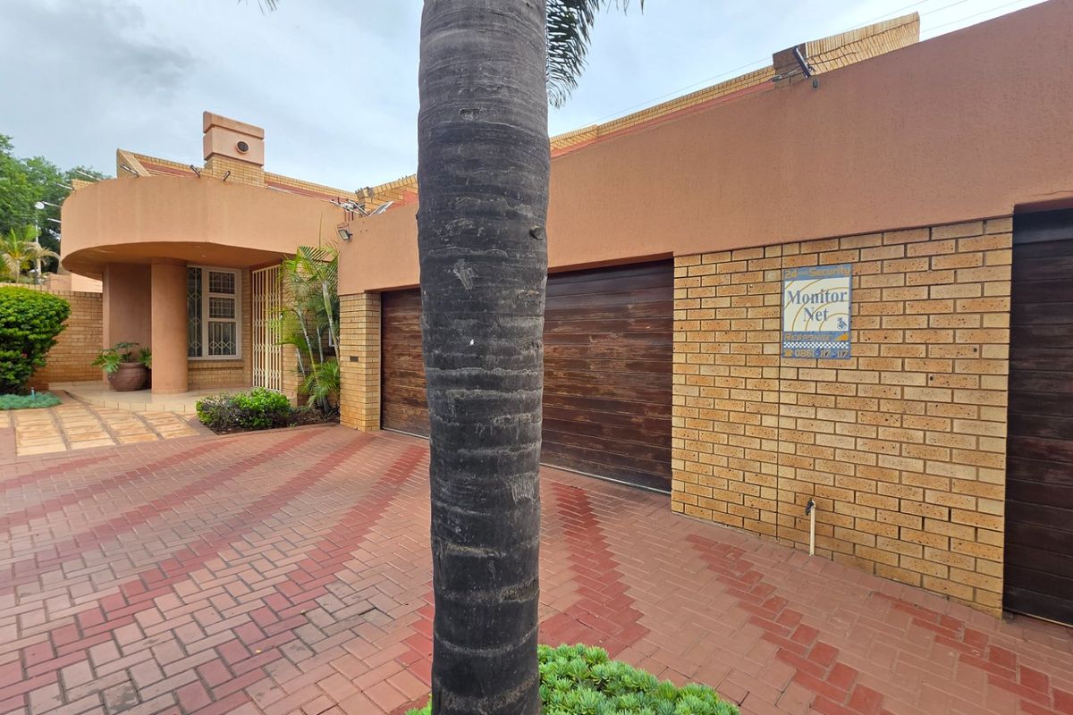 Spacious Facebrick Family Home with Exceptional Comfort - Photo 2