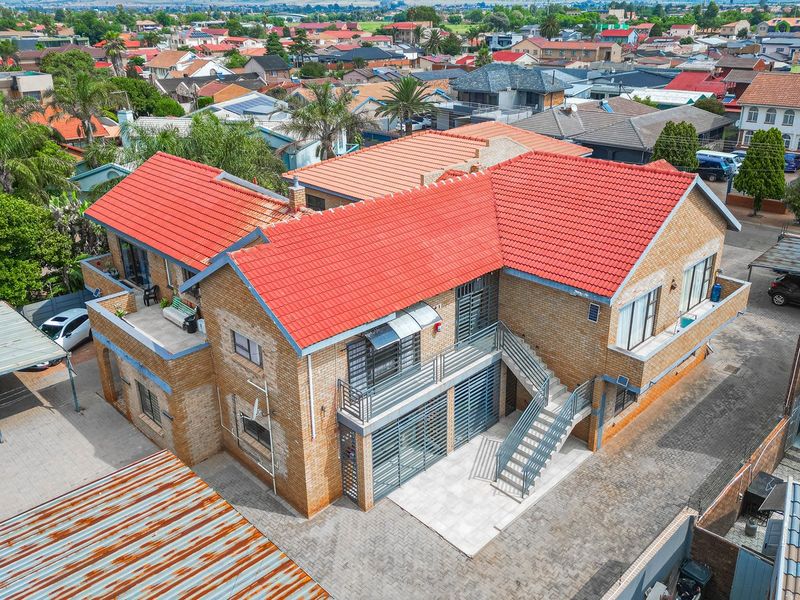 Prime Investment Opportunity :7-Unit block of flats  - Photo 2