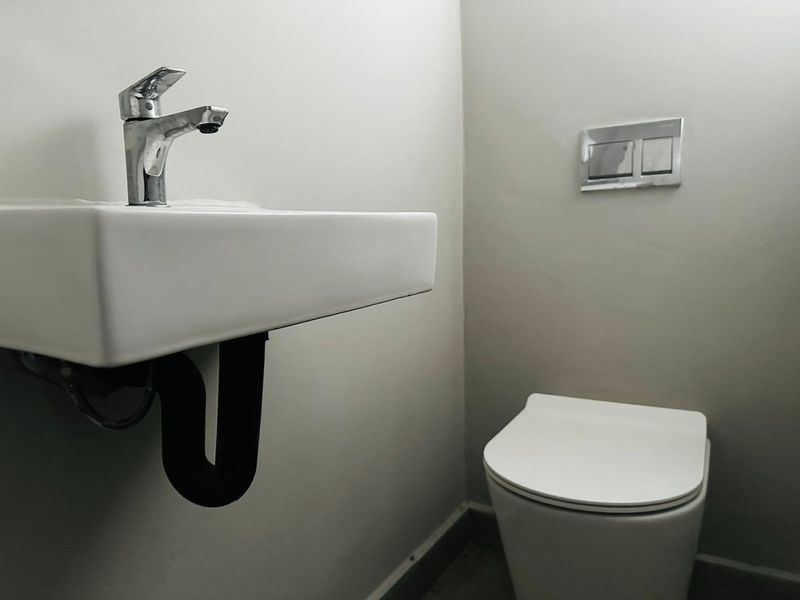 Stunning Three Bedroom Townhouse - Photo 9