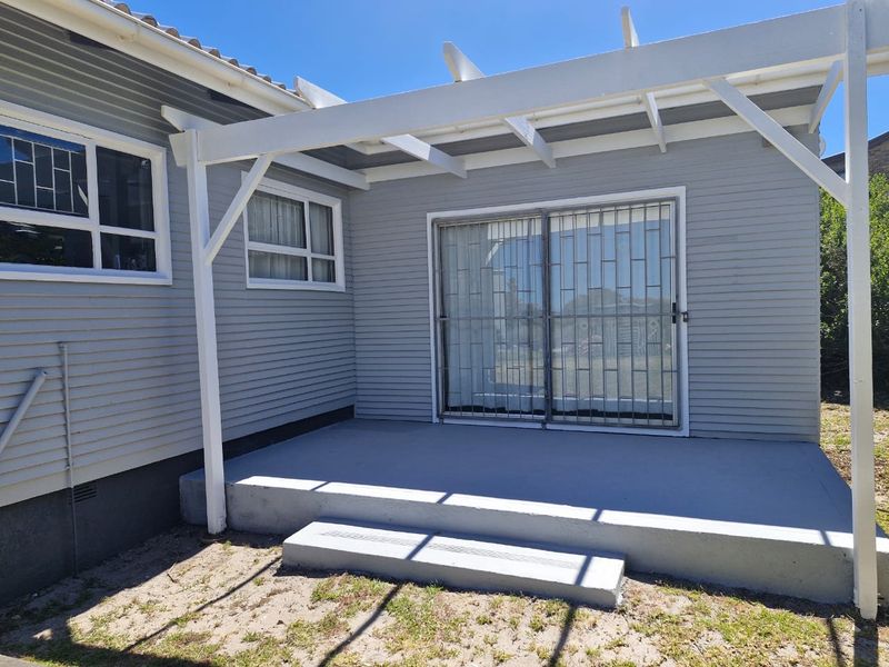 A Holiday Home in Rooi Els. Walking distance to the sea. - Photo 8