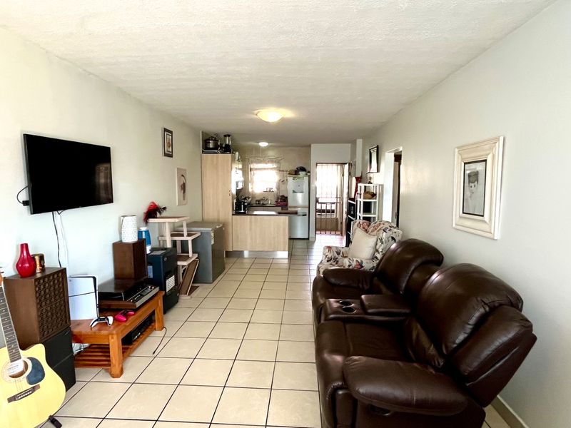 Comfortable Mossel Bay flat with balcony and garden - Photo 3