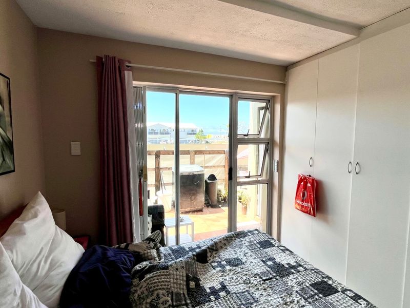 Comfortable Mossel Bay flat with balcony and garden - Photo 9