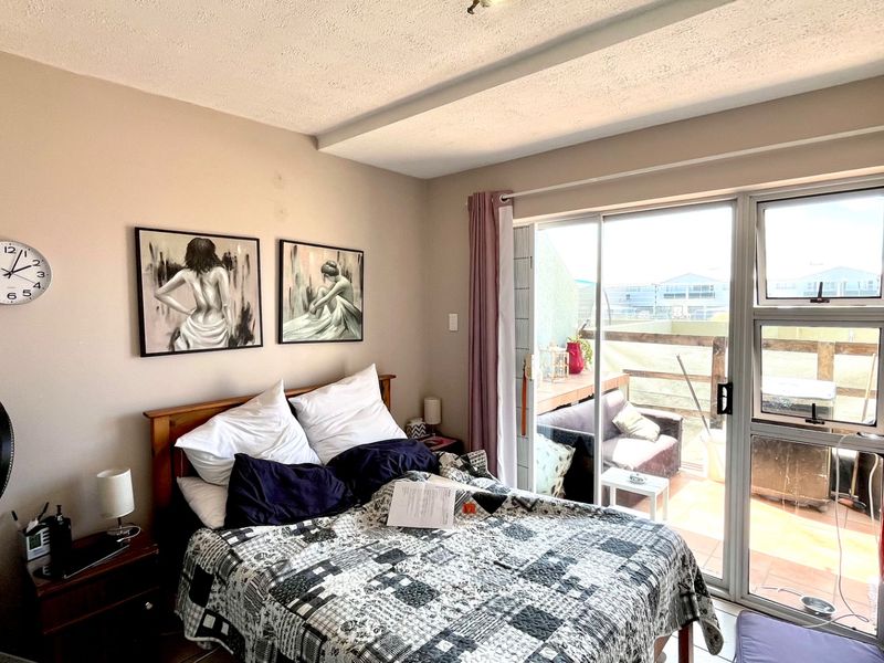 Comfortable Mossel Bay flat with balcony and garden - Photo 7
