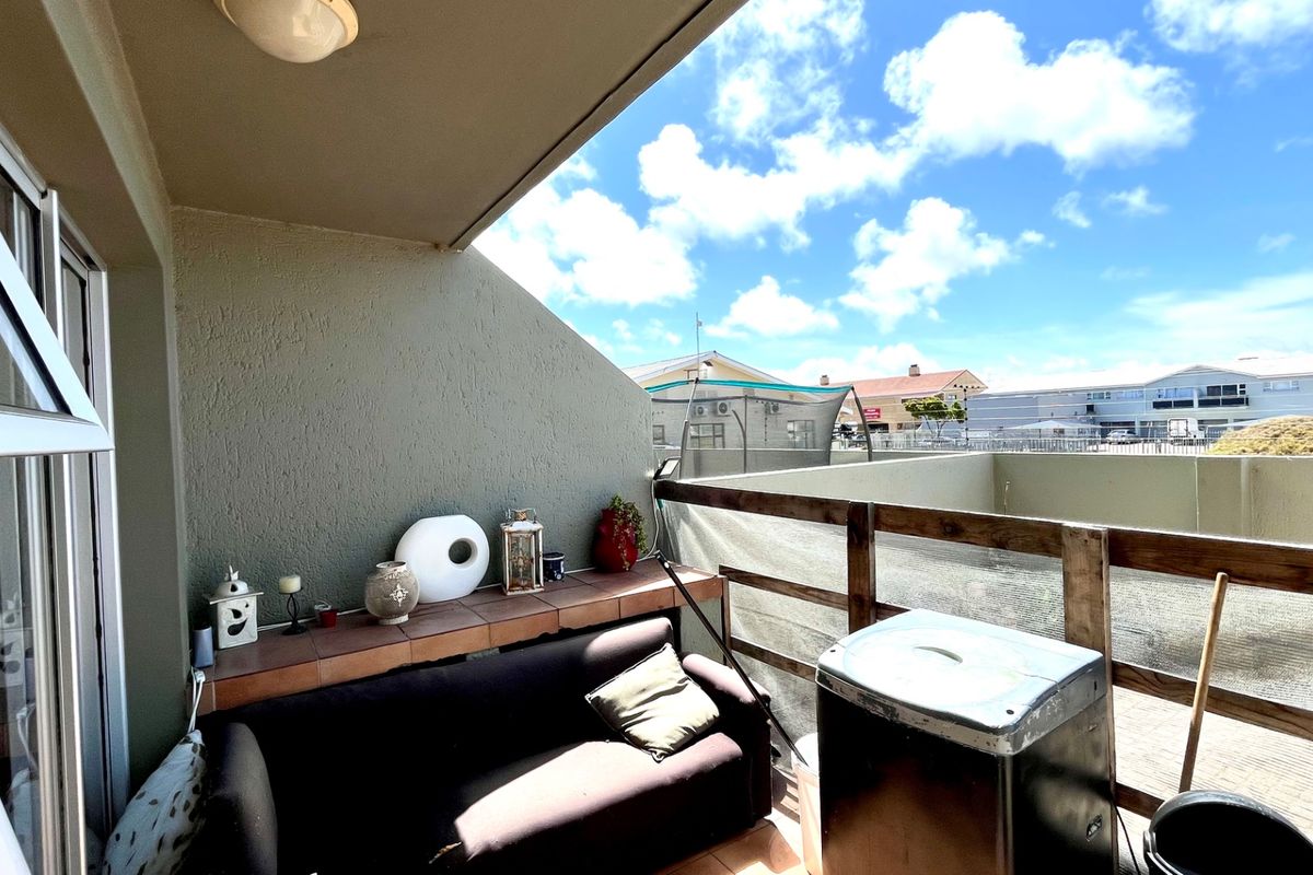 Comfortable Mossel Bay flat with balcony and garden - Photo 4
