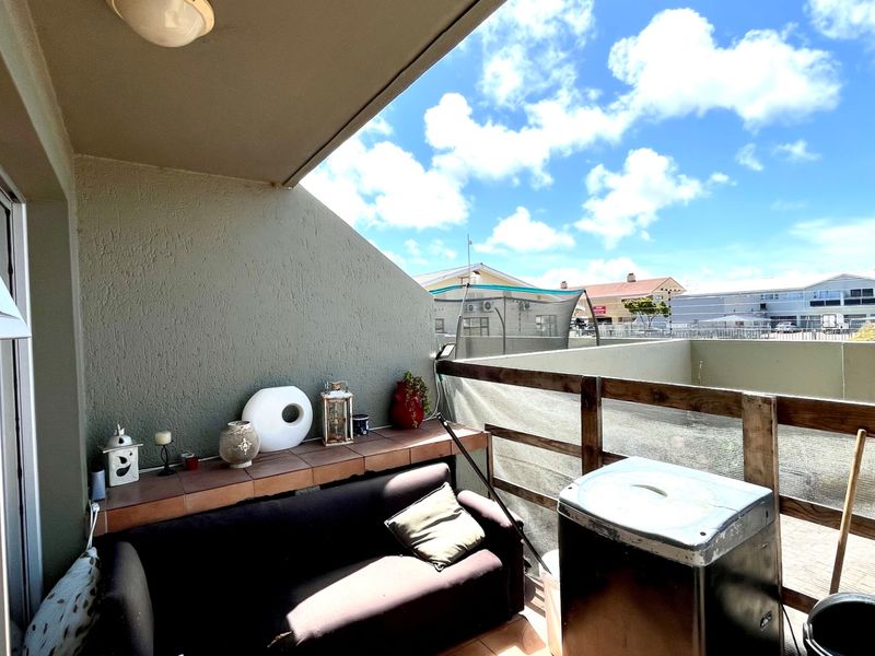 Comfortable Mossel Bay flat with balcony and garden - Photo 4