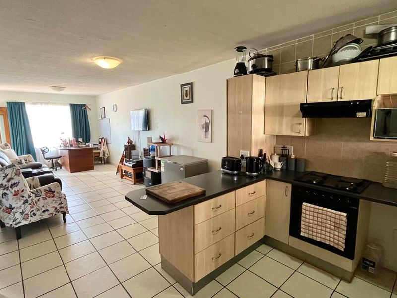 Comfortable Mossel Bay flat with balcony and garden - Photo 2