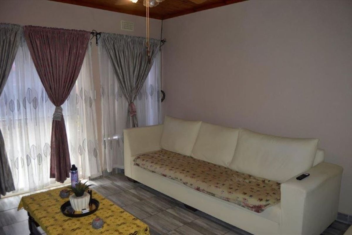 Beautiful Family Home with Modern Convenience - Photo 2