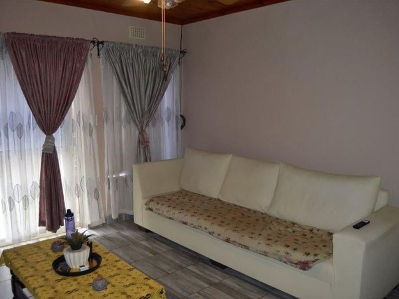 Beautiful Family Home with Modern Convenience - Photo 2