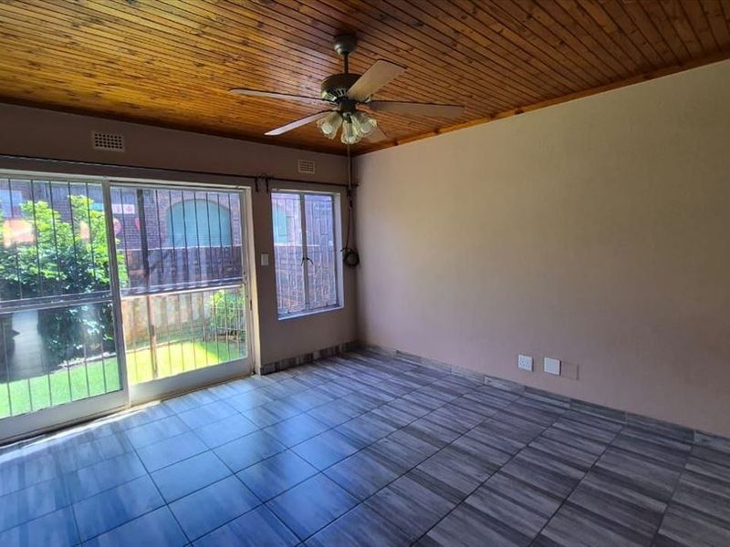Beautiful Family Home with Modern Convenience - Photo 5