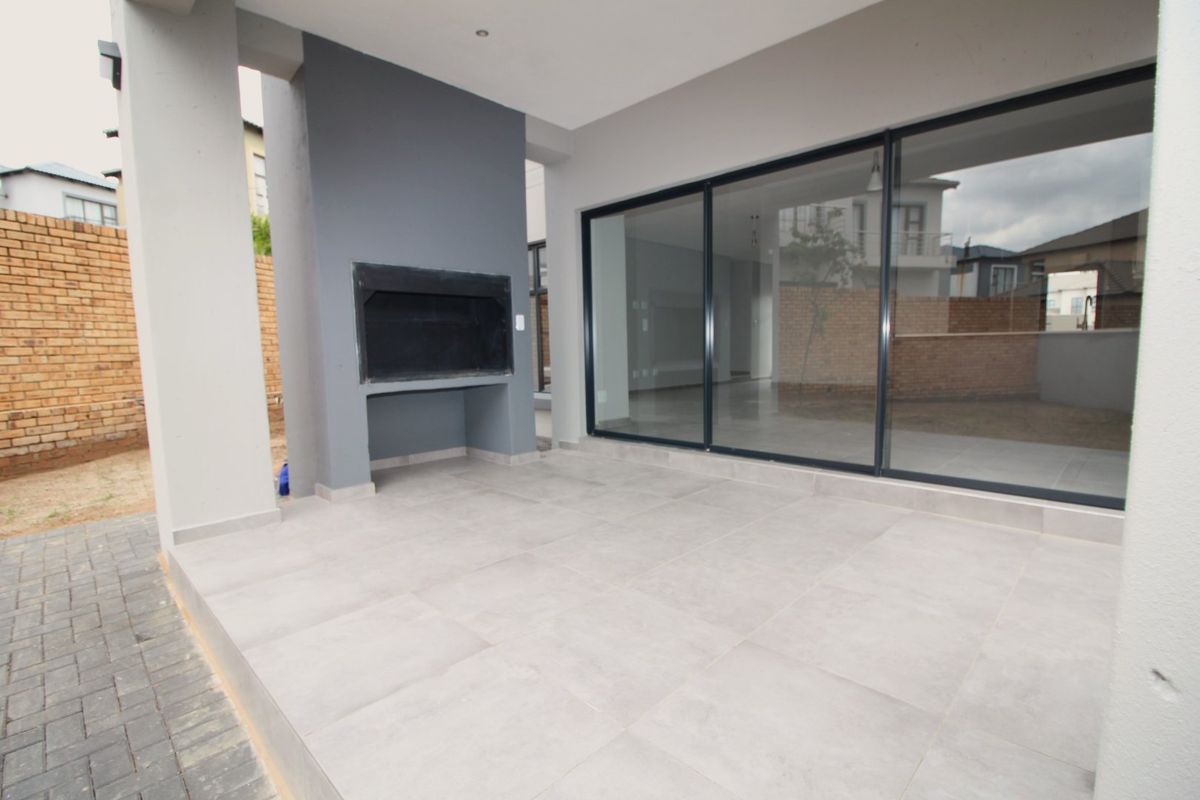 Be the First Owner! Brand-New 4 Bedroom Home in Secure Estate – Direct from the Developer no TRANSFER FEES - Photo 3