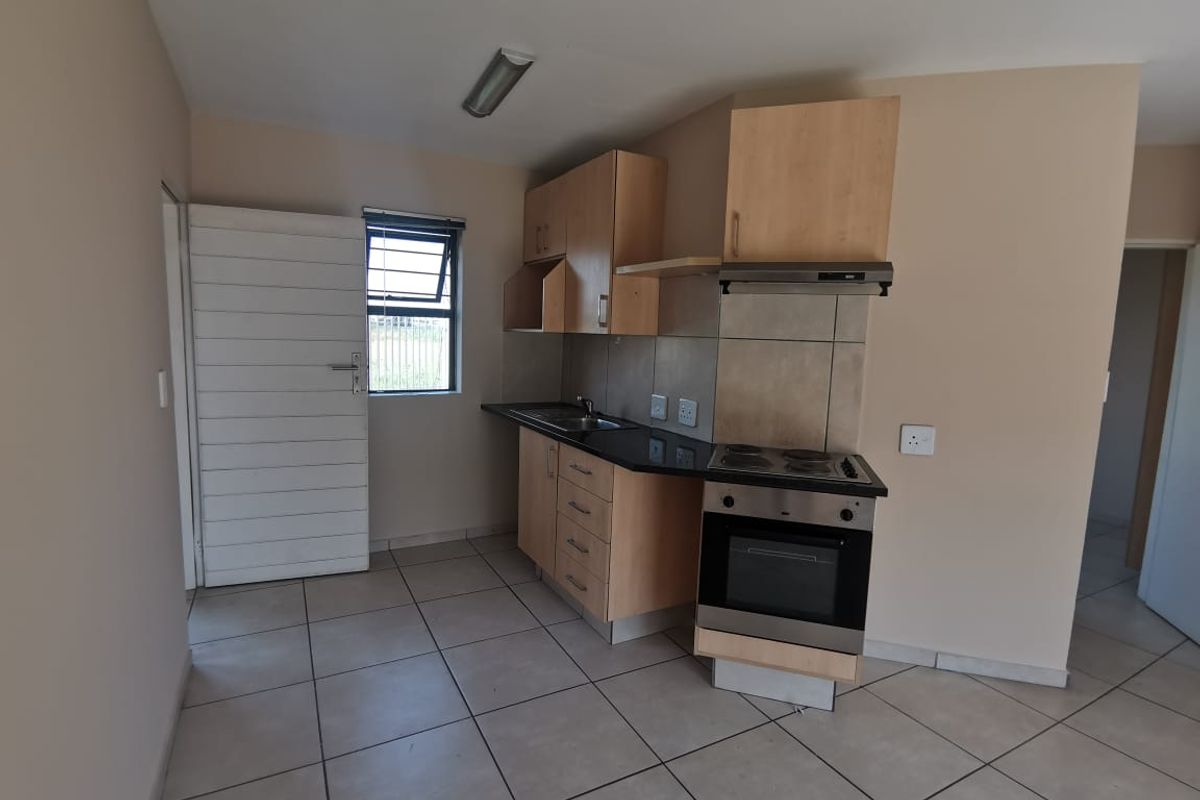 Neat & Secure Ground Floor 2-Bedroom Unit in Racecourse View - Photo 3