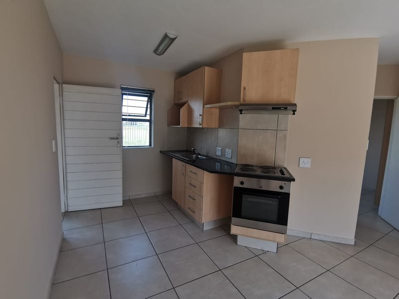 Neat & Secure Ground Floor 2-Bedroom Unit in Racecourse View - Photo 3