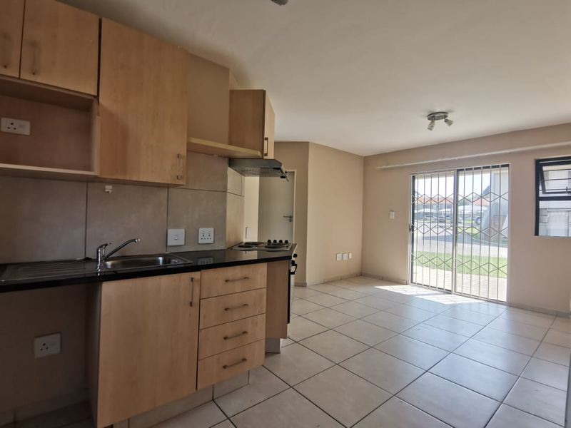 Neat & Secure Ground Floor 2-Bedroom Unit in Racecourse View - Photo 2