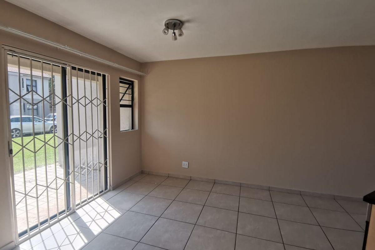 Neat & Secure Ground Floor 2-Bedroom Unit in Racecourse View - Photo 4