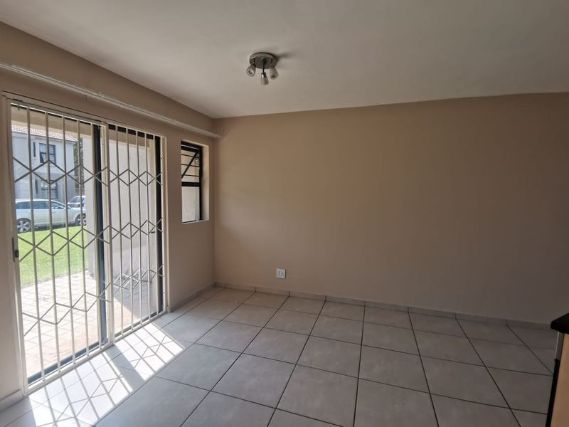 Neat & Secure Ground Floor 2-Bedroom Unit in Racecourse View - Photo 4