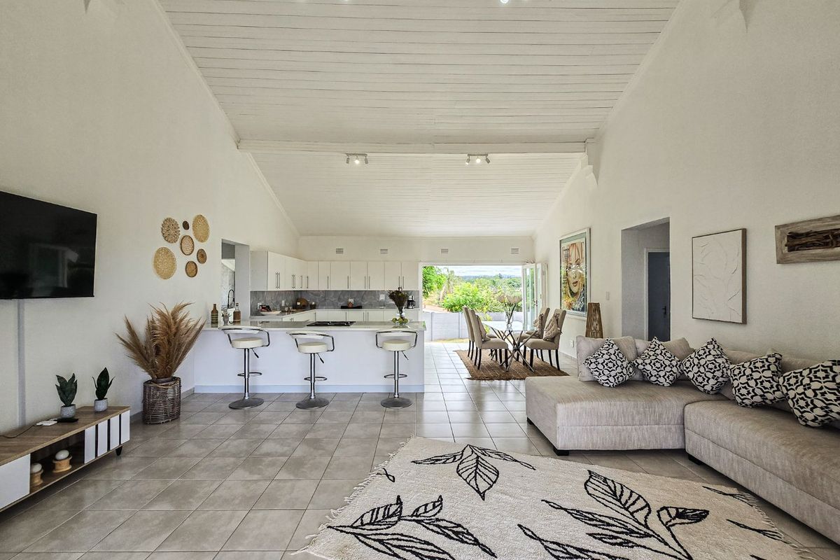 Newly Renovated Family Home with SEAVIEWS !!! - Photo 2