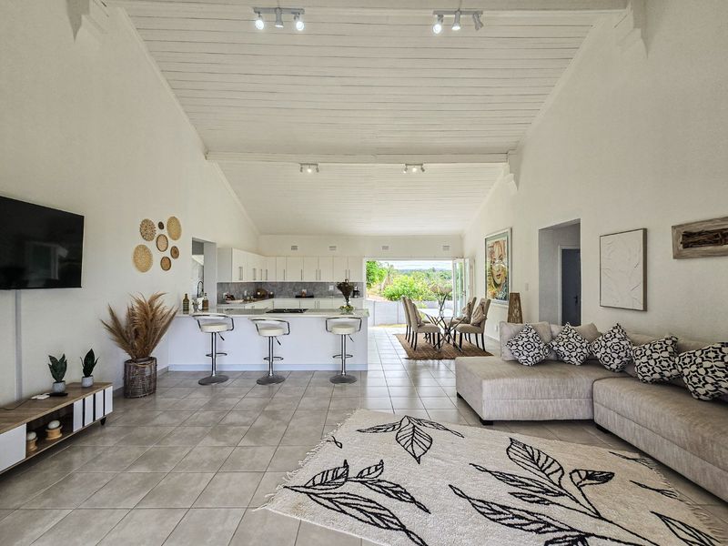 Newly Renovated Family Home with SEAVIEWS !!! - Photo 2