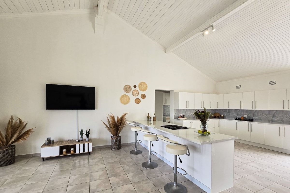 Newly Renovated Family Home with SEAVIEWS !!! - Photo 3