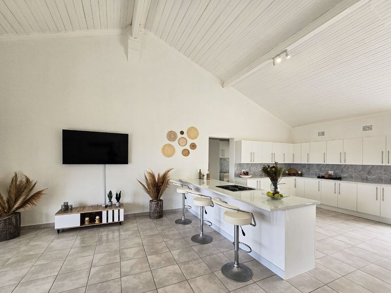 Newly Renovated Family Home with SEAVIEWS !!! - Photo 3