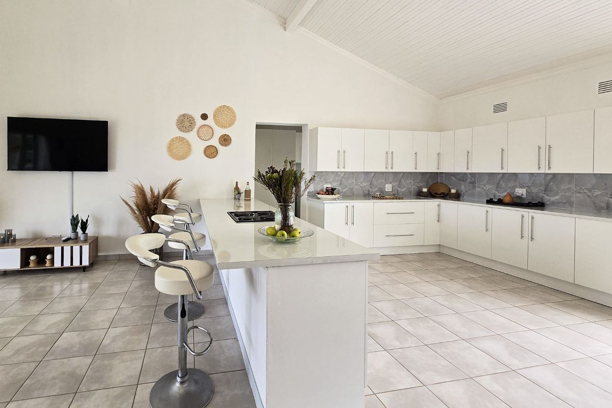 Newly Renovated Family Home with SEAVIEWS !!! - Photo 4