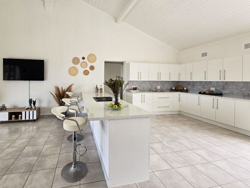 Newly Renovated Family Home with SEAVIEWS !!! - Photo 4