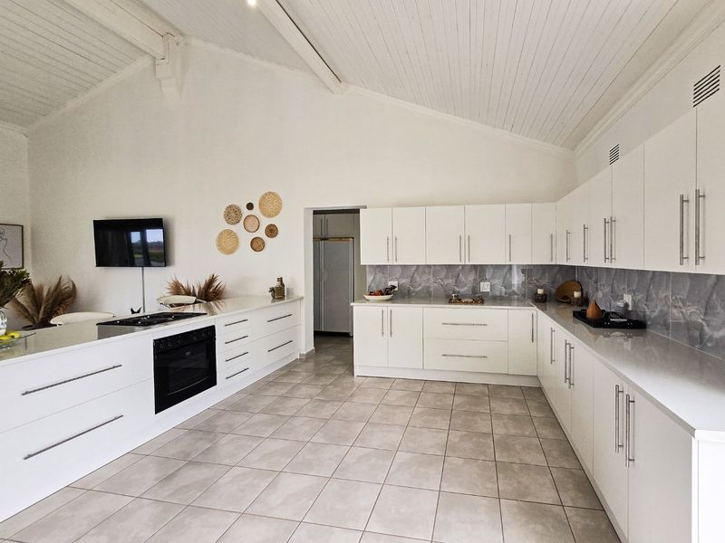 Newly Renovated Family Home with SEAVIEWS !!! - Photo 6