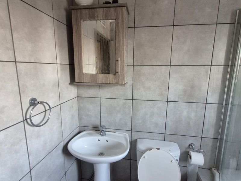 2 Bedroom Apartment for Sale  in Huewelood  - Photo 9