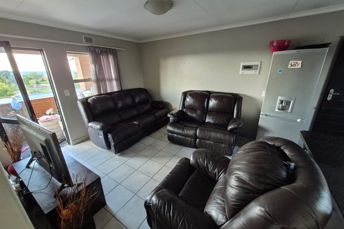 2 Bedroom Apartment for Sale  in Huewelood  - Photo 3