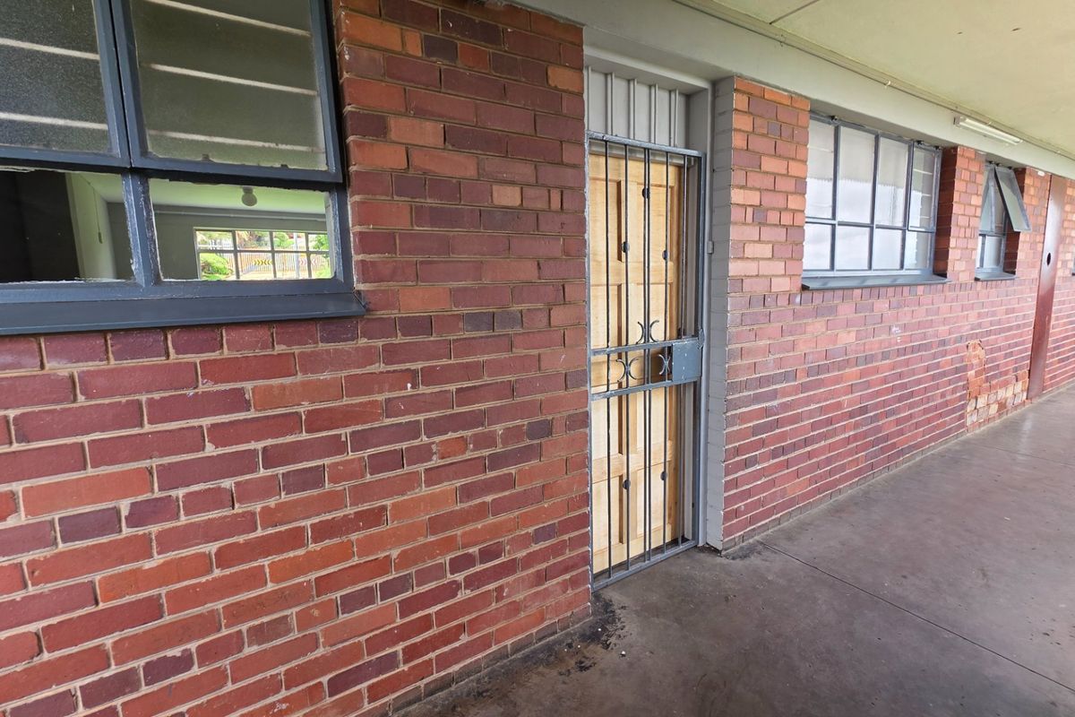 Secure 3 Bedroom Flat at the Entrance of Laudium - Photo 3