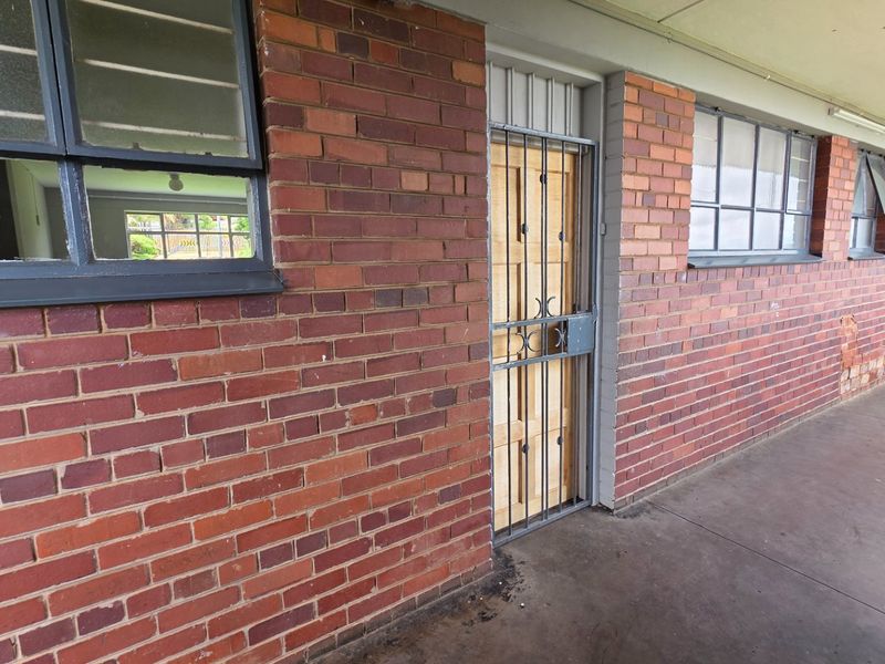 Secure 3 Bedroom Flat at the Entrance of Laudium - Photo 3