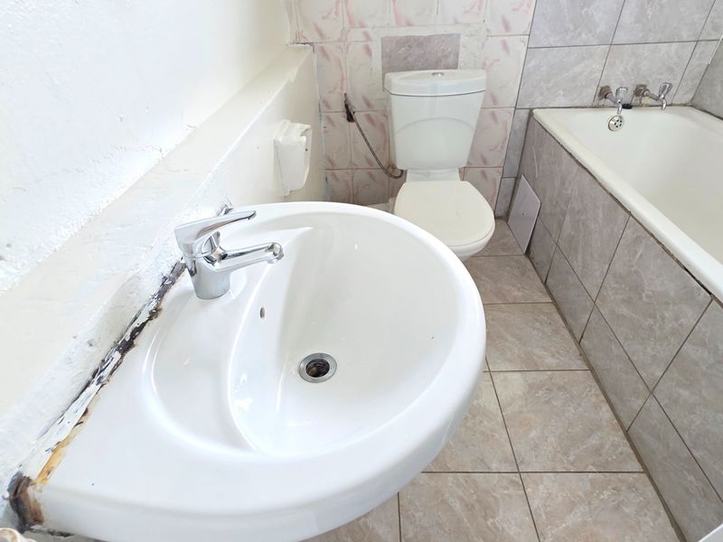 Secure 3 Bedroom Flat at the Entrance of Laudium - Photo 6