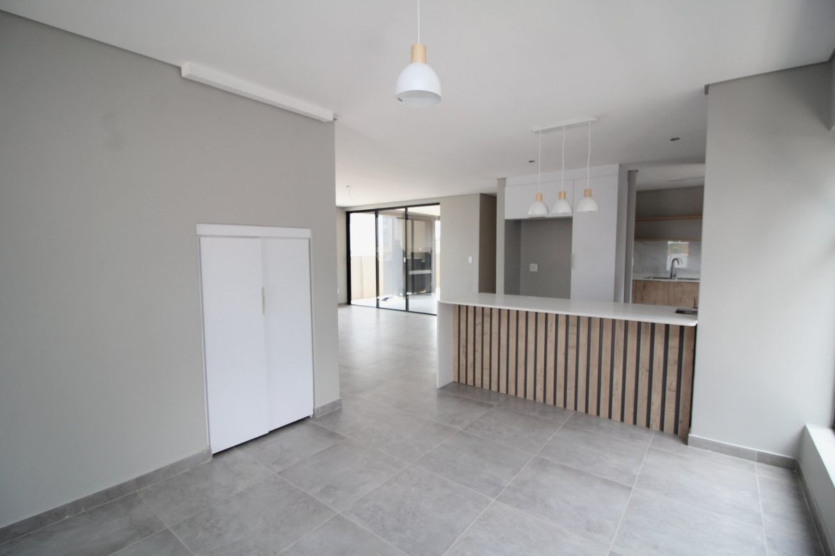 Brand-New 4 Bedroom House – Direct from Developer | Transfer Fees Included - Photo 2