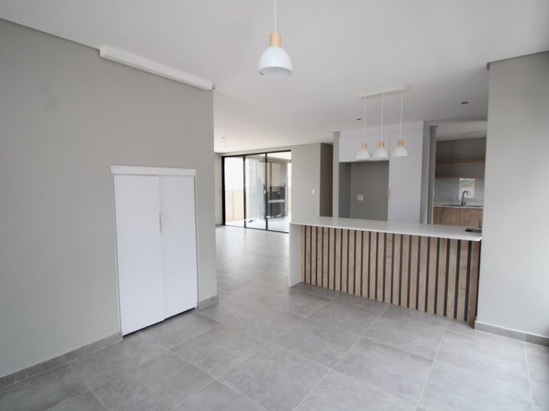 Brand-New 4 Bedroom House – Direct from Developer | Transfer Fees Included - Photo 2