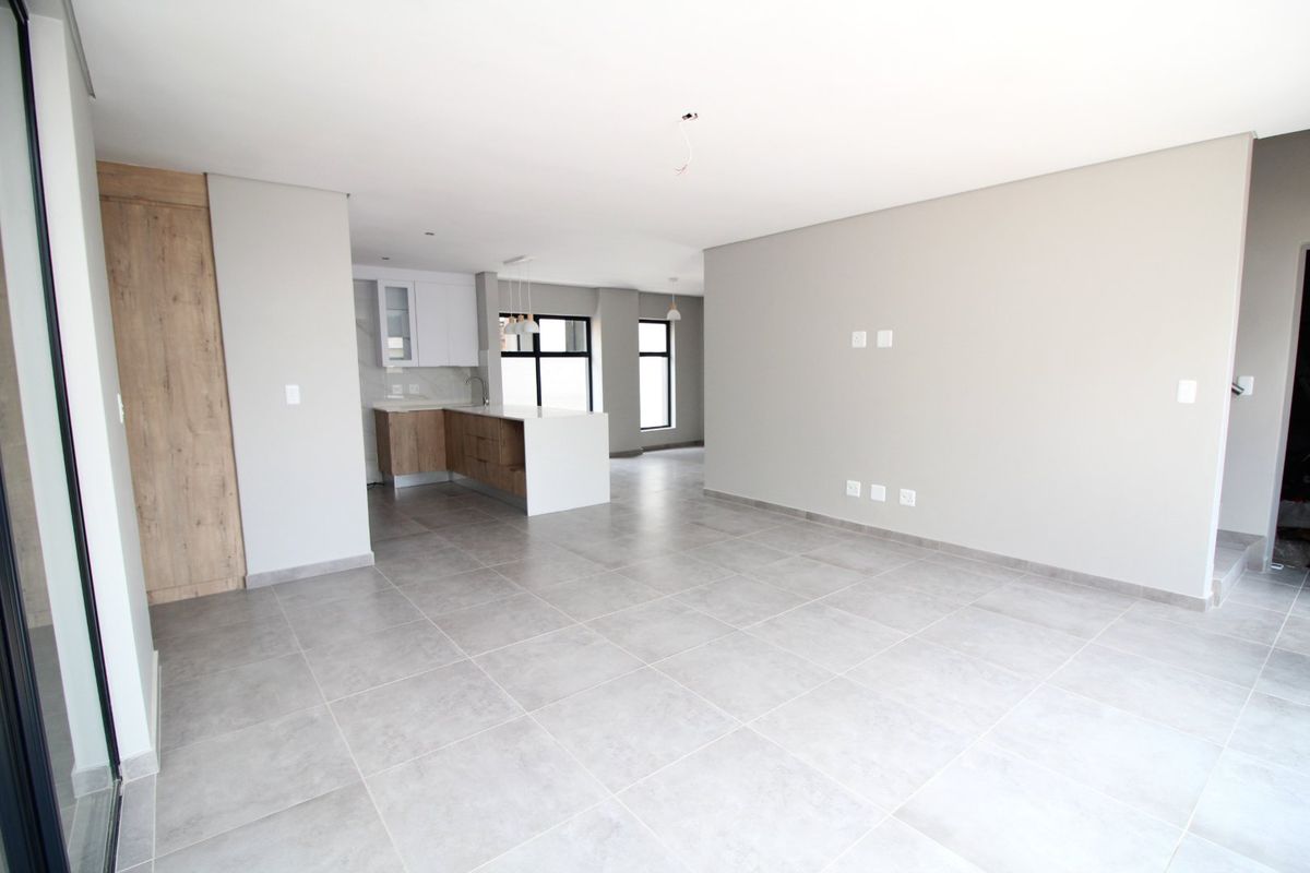 Brand-New 4 Bedroom House – Direct from Developer | Transfer Fees Included - Photo 5