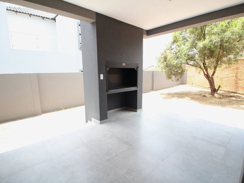 Brand-New 4 Bedroom House – Direct from Developer | Transfer Fees Included - Photo 9