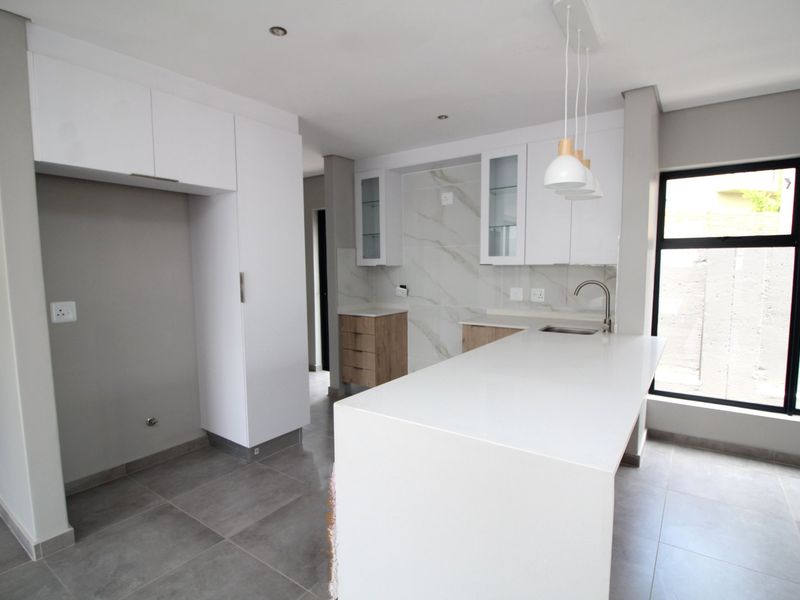 Brand-New 4 Bedroom House – Direct from Developer | Transfer Fees Included - Photo 8