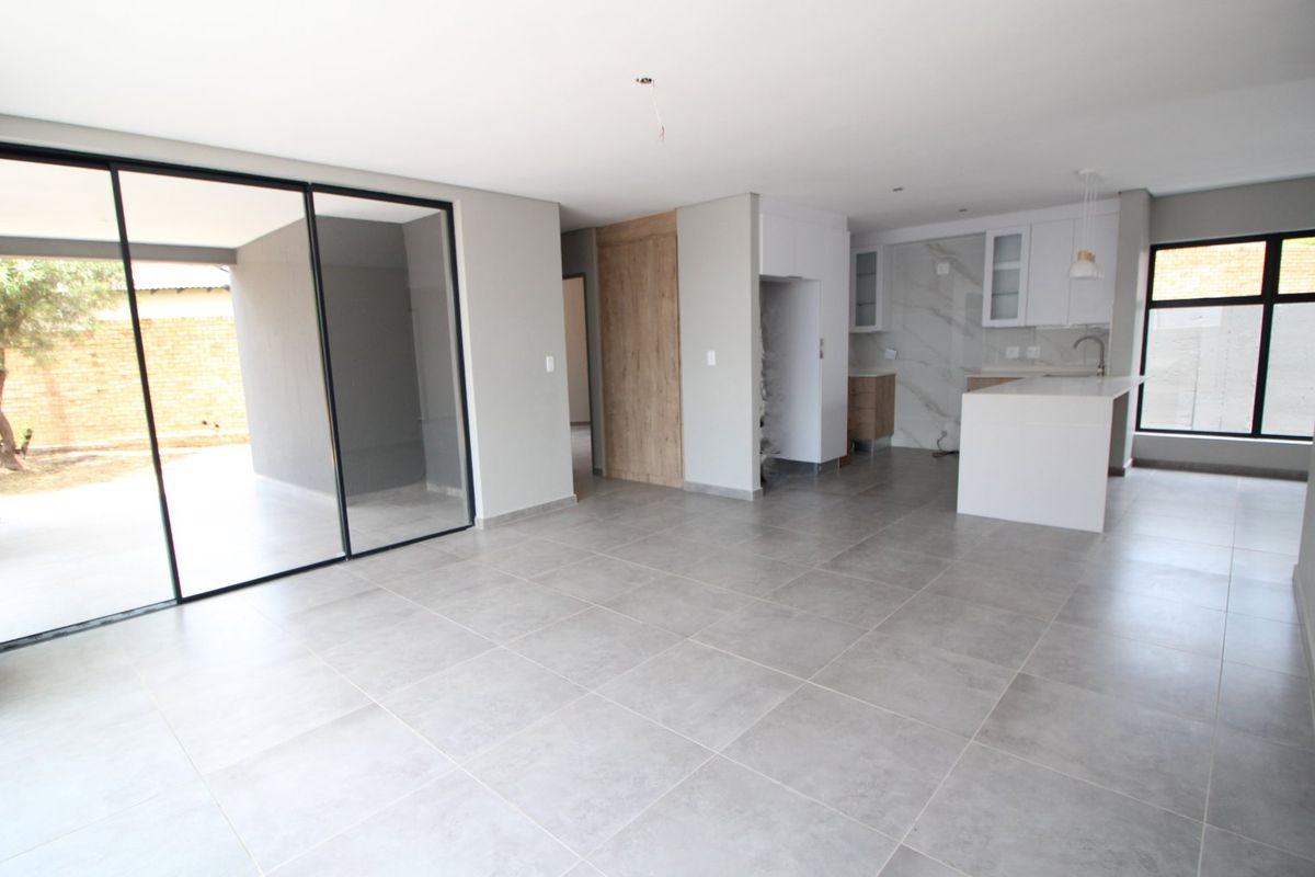 Brand-New 4 Bedroom House – Direct from Developer | Transfer Fees Included - Photo 4
