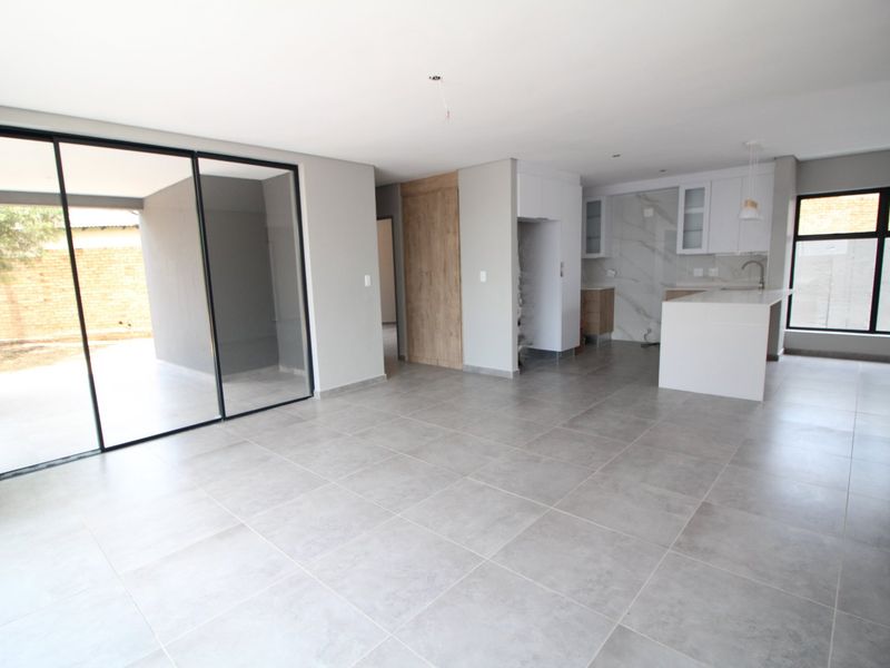 Brand-New 4 Bedroom House – Direct from Developer | Transfer Fees Included - Photo 4